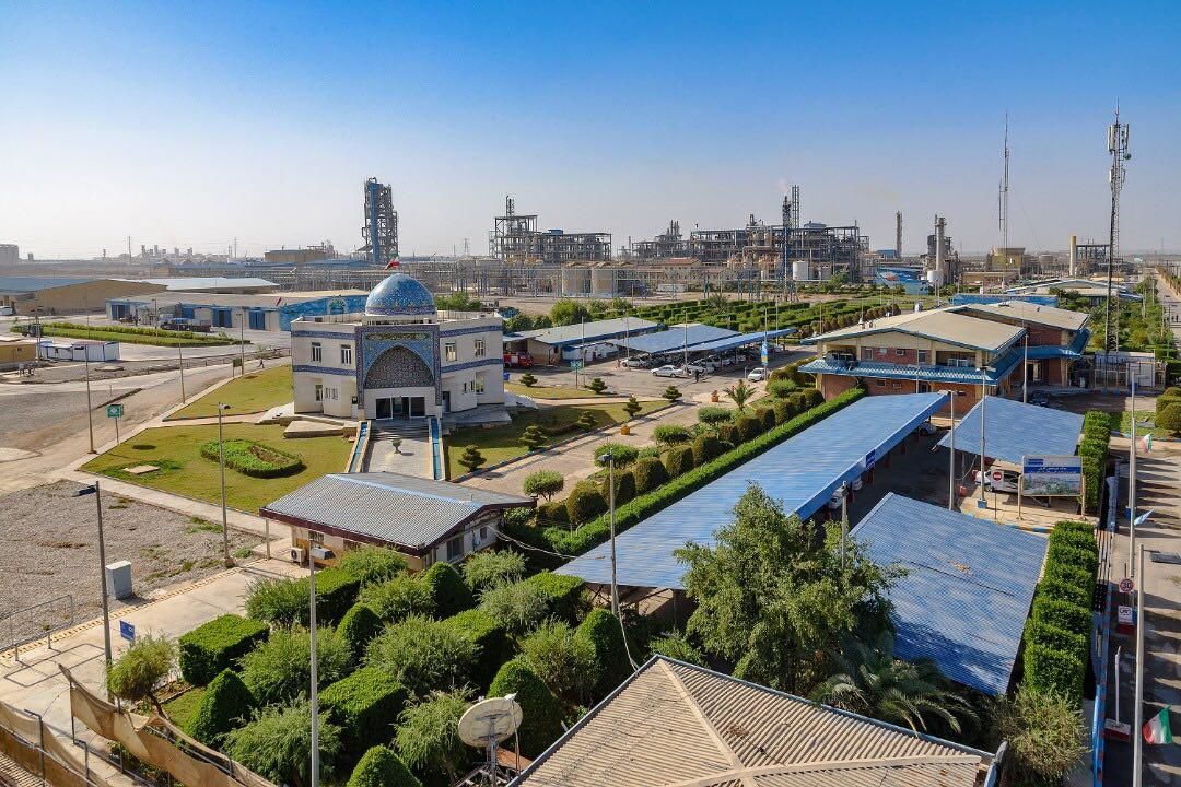 به گزارش خبرانرژی به‌نقل از پتروشیمی کارون، علیرضا صدیقی‌زاده در مجمع‌ عمومی عادی سالانه منتهی به ۲۹اسفند۱۴۰۲ شرکت پتروشیمی کارون، ضمن ارائه گزارشی از عملکرد تولید و مالی شرکت، پیشرفت فیزیکی طرح هایکو را امیدوارکننده ارزیابی کرد و گفت: با حمایت‌های همه‌جانبه شرکت پتروشیمی بندرامام به‌زودی شاهد راه‌اندازی و بهره‌برداری این پروژه مهم خواهیم بود.