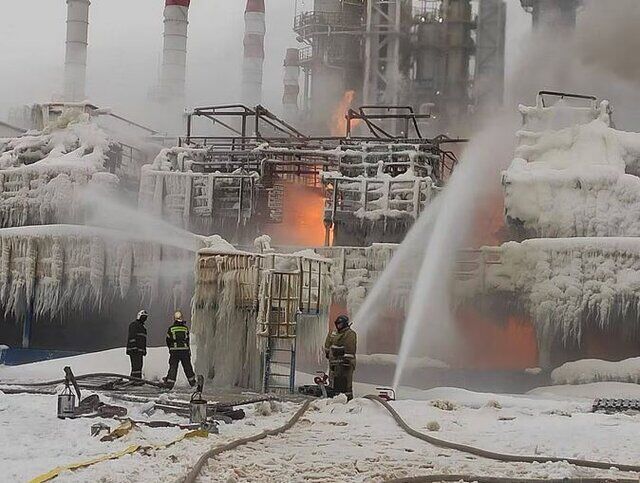 به گزارش خبرانرژی به نقل از خبرگزاری رویترز، مقام‌های روسیه و یک منبع اطلاعاتی اوکراین اعلام کردند حمله هواپیمای بدون سرنشین اوکراین روز سه‌شنبه (۲۹ خرداد) سبب آتش‌سوزی بزرگ در یک مخزن سوخت در یک پایانه نفتی بندر آزوف در جنوب روسیه شد.