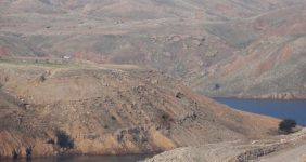 به گزارش خبرانرژی به نقل از شرکت مدیریت آب ایران، فراز رابعی در جریان بازدید از پروژه سد «بالارود» اندیمشک اظهار داشت: کنترل جریان سیلابی رودخانه بالارود و کاهش خسارت ناشی از سیلاب، تأمین آب شرب شهر حسینیه و روستاهای اطراف، تأمین آب کارخانه نمک‌زدایی «قلعه نار» شرکت ملی مناطق نفت‌خیز جنوب از اهداف اصلی افتتاح این سد به شمار می رود.