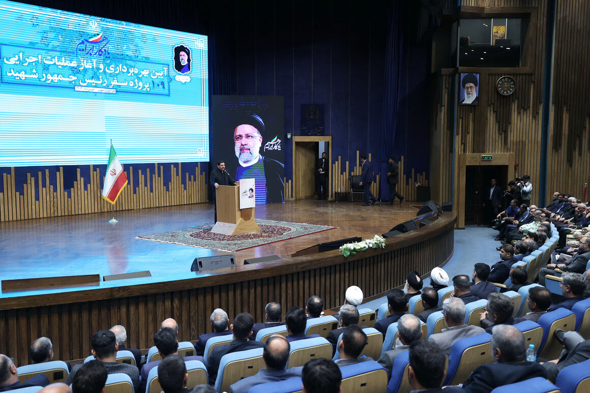 به گزارش خبرانرژی به‌نقل از شرکت ملی گاز ایران، مجید چگنی، مدیرعامل این شرکت امروز (پنجشنبه، ۲۴ خرداد) در آیین رونمایی از طرح‌های گازرسانی در خراسان رضوی که با حضور محمد مخبر، سرپرست ریاست‌جمهوری و جمعی از وزیران دولت سیزدهم در مشهد برگزار شد، گفت: امروز به برکت خون شهید رئیسی و همراهان، پروژه‌های گازرسانی به روستاها، واحدهای نهضت مسکن ملی، واحدهای تولیدی صنعتی، خط تقویتی انتقال گاز صالح آباد به تربت جام و طرح جایگزینی ۲۵۰ هزار بخاری کم مصرف در خراسان رضوی بهره‌برداری شد.