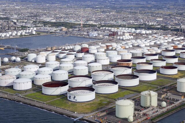 به گزارش خبرانرژی به نقل از ایسنا، وزارت انرژی آمریکا، روز جمعه دو درخواست برای خرید مجموع ۶ میلیون بشکه نفت خام برای تحویل به پایگاه «بایو چوک تاو» خود در لوئیزیانا از سپتامبر تا دسامبر، صادر کرد.