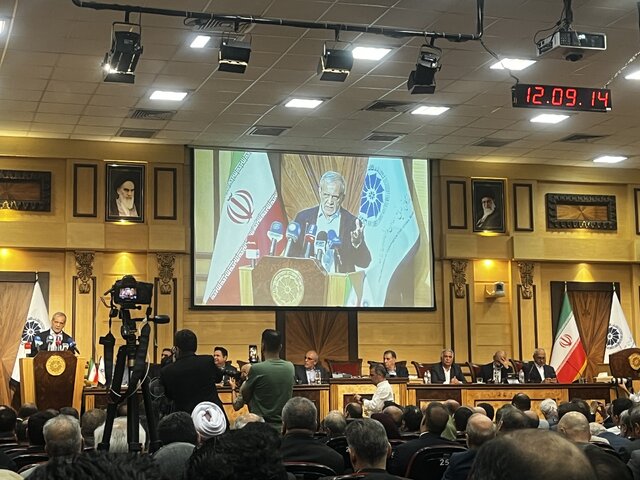 به گزارش خبرانرژی به نقل از ایسنا، صبح امروز مسعود پزشکیان با حضور در اتاق بازرگانی صنایع، معادن و کشاورزی ایران، به درخواست‌ها و مطالبات بخش خصوصی گوش سپرد و دیدگاه‌ها و برنامه‌های خود در این حوزه را ارائه کرد.