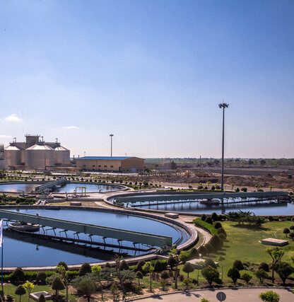 به گزارش خبرانرژی به نقل از ایسنا، هاشم امینی با بیان اینکه پروژه خطوط جمع‌آوری و انتقال آب چاه‌های داخل شهر مشهد ضمن اثربخشی ۲۰۰۰ لیتر در ثانیه، تاثیر مهمی در بهبود کیفیت آب مناطق مختلف و عدالت در توزیع آب در شبکه به‌ویژه حاشیه شهر مشهد خواهد داشت، اطهار کرد: علاوه بر آن ۴۱ کیلومتر خط انتقال، سه مخزن با ظرفیت ۹۰هزار مترمکعب، ۷۰ حلقه چاه و یک ایستگاه پمپاژ با ظرفیت انتقال ۸۰۰ لیتر به بهره‌برداری می‌رسد.