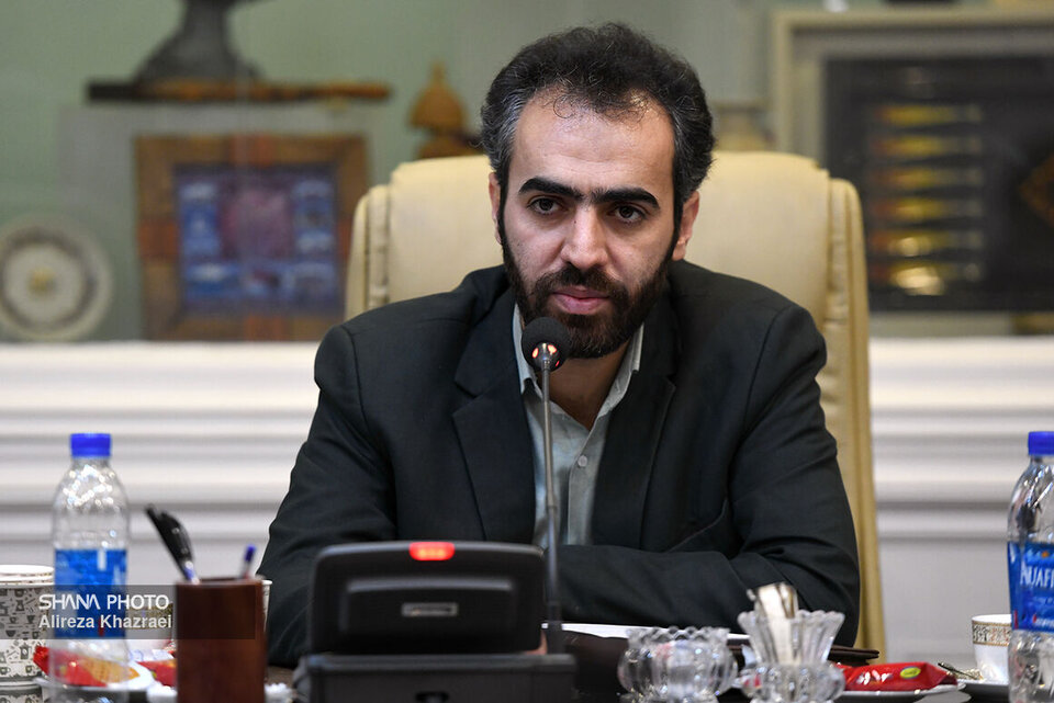 به گزارش خبرانرژی به نقل از خبرنگار شانا، محسن حقیقی‌مقدم امروز (شنبه، ۱۹ خرداد) در نشست شورای مدیران توسعه سرمایه ‌انسانی صنعت نفت با بیان اینکه برای استقرار فرایندهای توسعه مدیریت در صنعت نفت فرایند جامعی را در نظر گرفتیم، تصریح کرد: این فرایند شامل شناسایی و ارزیابی استعدادها تا آموزش، توانمندسازی، توسعه و پایش عملکرد و ارتقای سطح صلاحیت آن‌هاست.