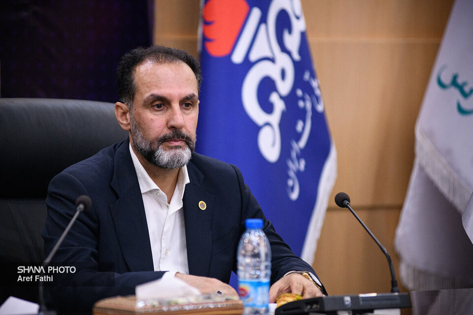 به گزارش خبرانرژی، برزو قنبری در حاشیه نمایشگاه دستاوردهای دولت سیزدهم به خبرنگار شانا گفت: با توجه به زحمت‌هایی که شهید جمهور برای این دوره طلایی صنعت نفت کشیده‌اند و تلاش‌هایی که در این حوزه انجام شده است، خود را ملزم دانستیم تا گوشه‌ای از دستاوردهای این صنعت را که با برنامه‌ریزی‌های ایشان به‌ دست آمده است، در این نمایشگاه ارائه کنیم.