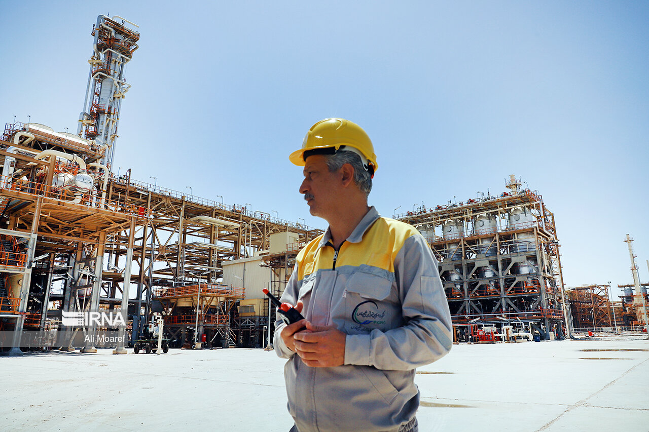 به گزارش خبرانرژی به نقل از خبرنگار اقتصادی ایرنا، دو رویکرد مهم دولت سیزدهم از جمله مجوز صادراتی گاز مایع‌ (LPG) و توجه به تولید داخل سبب ارزآوری و حضور ایران در بازارهای بین‌المللی شد؛ به طوری که صادرات گاز مایع در دولت سیزدهم کلید خورد.