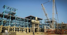 به گزارش خبرانرژی به نقل از شانا، موقعیت راهبردی و دسترسی منطقه مکران به دریای عمان و آب‌های آزاد بین‌المللی سبب انتخاب این منطقه به‌عنوان سومین قطب پتروشیمی ایران پس از قطب‌های منطقه ویژه اقتصادی انرژی پارس (عسلویه) و منطقه ویژه اقتصادی پتروشیمی (ماهشهر) شده است تا با توسعه صنعت پتروشیمی در این منطقه، افزون بر درآمدزایی و رشد اقتصادی، شاهد افزایش رونق و اشتغال‌زایی در جامعه محلی باشیم.