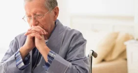 به گزارش خبرانرژی به نقل از باهاتیم، در این سال‌ها بسیار دیده‌ام که تنها موردی که به جان هم‌وطنانم بسته و خوب نگهداری‌اش می‌کنند، خودروی سواری‌شان است و بس! در حدی که گاهی تا مدت‌ها روکش‌های صندلی و ضربه‌گیرهای بدنه اتومبیل روی آن قرار دارد و در سرما و گرما روی این روکش‌ها می‌نشینند و حواسشان هست مبادا ضربه‌ای به خودرو وارد شود!