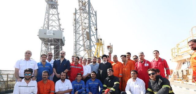 به گزارش خبرانرژی به نقل از ایسنا، مهدی هاشم‌زاده کارشناس انرژی در مورد مسیر تحقق توسعه ظرفیت پالایشی و پتروشیمیایی کشور در دولت شهید رئیسی که منجر به خنثی سازی اثر تحریم‌ها شد، اظهار کرد: صنعت پالایشگاهی و همچنین صنعت پتروشیمی ایران نقش مهمی در زنجیره ارزش صنعت نفت و گاز دارد، با افزایش ظرفیت پالایشی و پتروشیمی در کشور، ایران می‌تواند زنجیره ارزش صنعت نفت و گاز خود را تکمیل کند و بتواند طیف وسیع‌تری از محصولات با ارزش افزوده بالاتر تولید کند.