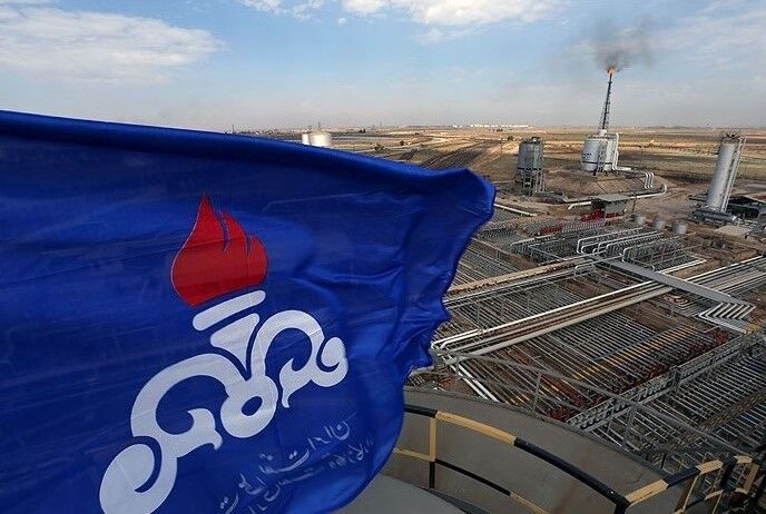 به گزارش خبرانرژی به‌نقل از شرکت ملی نفت ایران، قرارداد توسعه و بهره‌برداری میدان نفتی چنگوله و بندکرخه با هدف تولید روزانه به‌ترتیب ۶۰ و ۱۸ هزار بشکه نفت روز یکشنبه (۲۷ خرداد) امضا می‌شود.