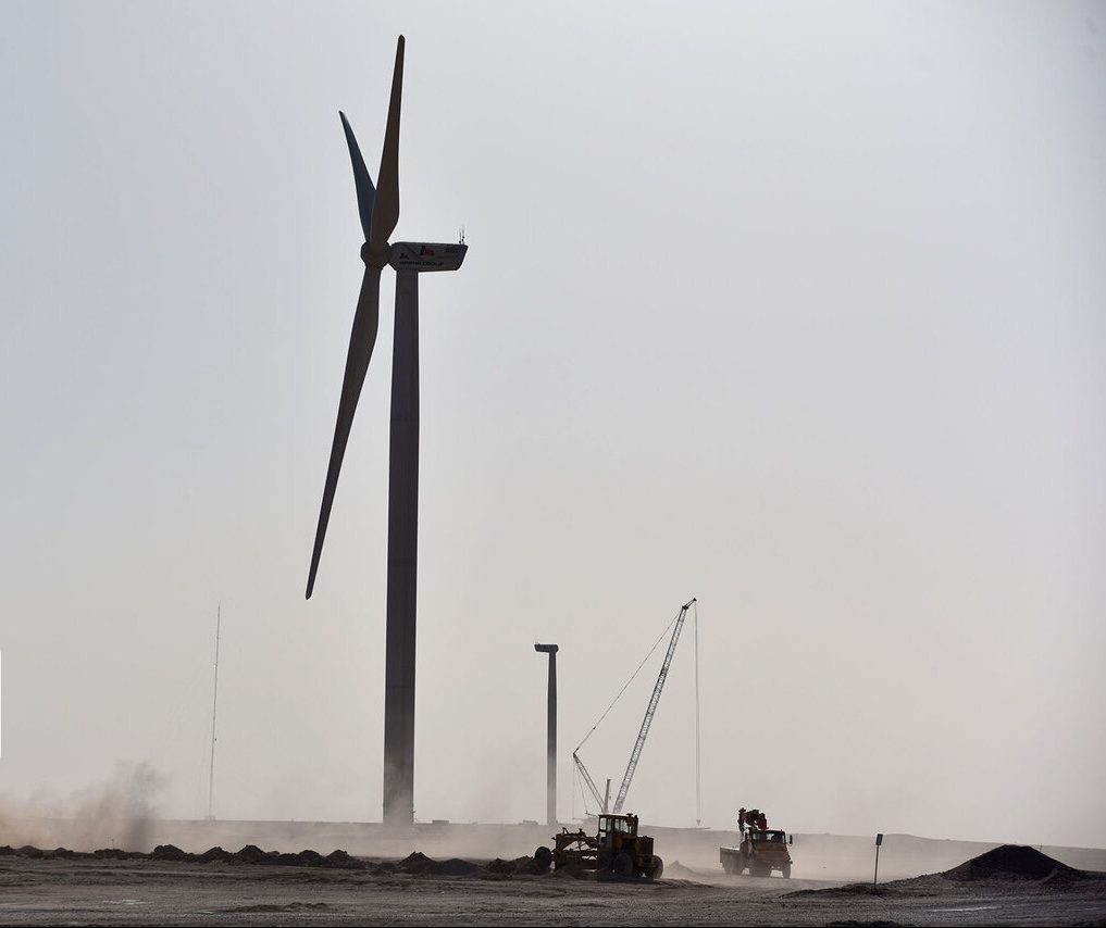 به گزارش خبرانرژی به نقل از وزارت نیرو، میترا غلامی در باره فرایند انتخاب مناطق مستعد برای تدوین اسناد برگزاری مناقصه عمومی ساخت نیروگاه‌های بادی خاطرنشان کرد: نخست با استفاده از اطلس‌های انرژی بادی ملی و بین‌المللی، محدوده‌های مستعد بر اساس مدل‌های هواشناسی و مدل‌های جریان سیال جداسازی می‌شوند.