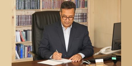 به گزارش خبرانرژی: رامین امینی زارع، دانش آموخته دانشگاه تهران | از نگاه ملی وکلان، بهترین حالت، هدایت سرمایه به سمت سرمایه‌گذاری در تولید و به‌خصوص زیرساخت‌های کشوراست و نوع دیگر آن مشارکت سرمایه‌های خرد مردم در اقتصادکشور از طریق دادن وکالت به نظام بانکی است که به لحاظ تئوری،تامین مالی طرح‌ها و ابرطرح‌ها را برعهده دارد.