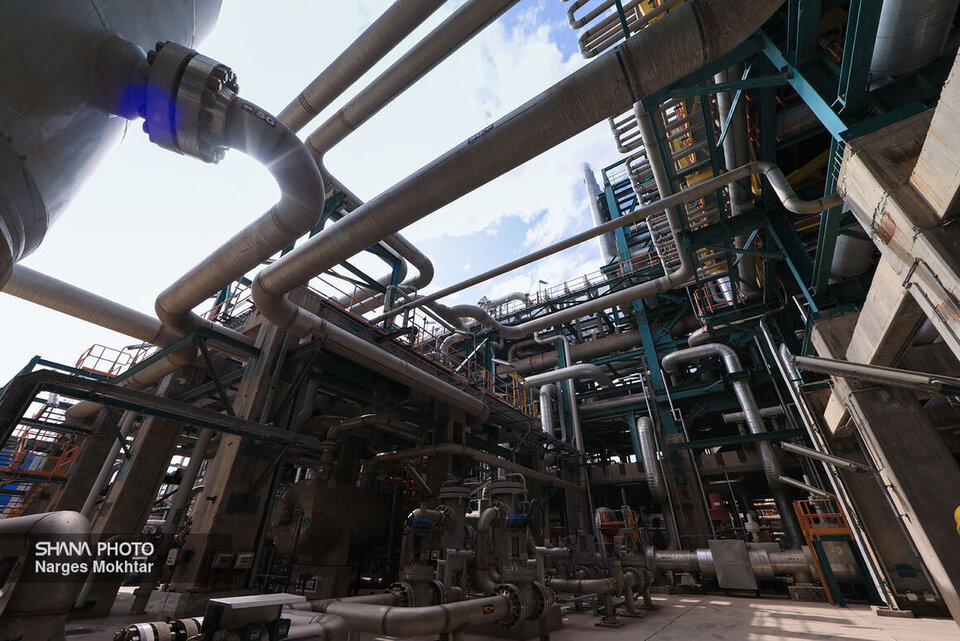 به گزارش خبرانرژی به‌نقل از هلدینگ پتروفرهنگ، جواد زارع‌پور، مدیرعامل هلدینگ پتروفرهنگ، با اعلام این خبر گفت: خوشبختانه پس از سال‌ها پیگیری و طبق یک برنامه‌ریزی تازه، موافقت اصولی طرح تولید پلی‌استال در شرکت پتروشیمی آریا صادر شد تا نخستین گام پتروفرهنگ در چابهار، هاب جدید انرژی ایران، برداشته شود.