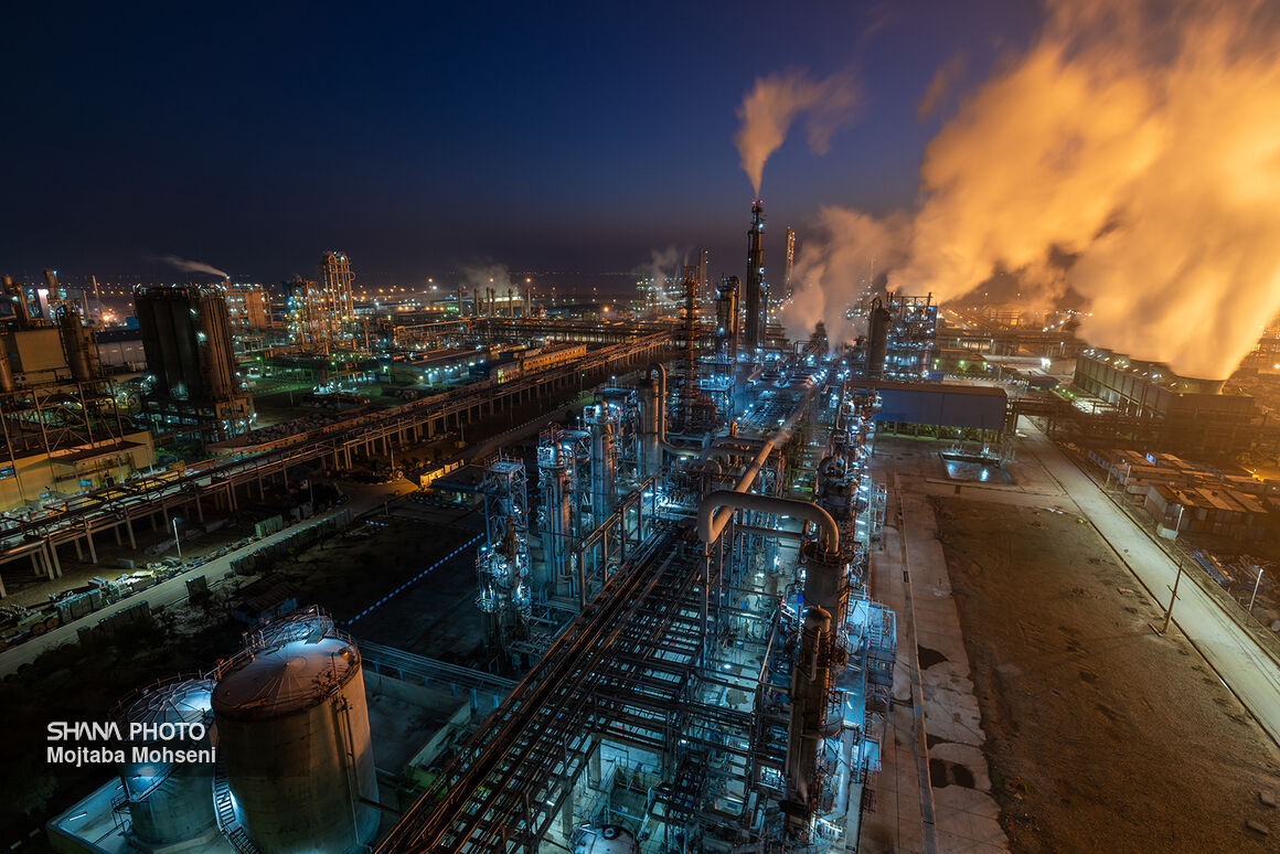 به گزارش خبرانرژی ، پیمان سنندجی در گفت‌وگو با خبرنگار شانا، با اشاره به تأثیر رشد بخش نفت و گاز بر رشد اقتصادی کشور به‌ویژه در دولت سیزدهم، بیان کرد: موضوع سرمایه‌گذاری در صنعت نفت اکنون از موضوع‌های مهم، اساسی و زیربنایی به شمار می‌آید که بی‌شک این سرمایه‌گذاری ارزش افزوده بالایی درپی خواهد داشت.