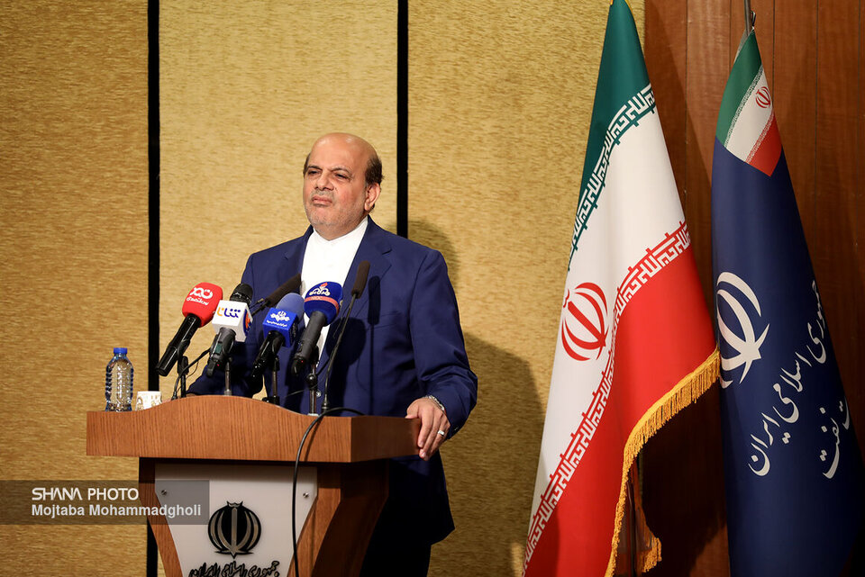 به گزارش خبرانرژی به نقل از خبرنگار شانا، محسن خجسته‌مهر امروز (یکشنبه، ۲۷خرداد) در آیین امضای قراردادهای طرح توسعه و بهره‌برداری میدان‌های چنگوله و بند کرخه و خرید خدمات فرآورش نفت خام با سرمایه‌گذاری حدود ۲ میلیارد دلار با بیان اینکه شهید جمهور میراث بزرگی را برای ما برجای گذاشته و باید میراث‌دار ایشان باشیم، افزود: چه میراثی بالاتر از اینکه رشد اقتصادی توسعه یافته و تولید و صادرات نفت افزایش داشته است.