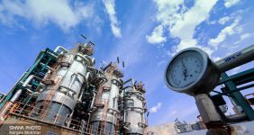 به گزارش خبرانرژی به نقل از خبرنگار شانا، مرکز خودکفایی صنعت پتروشیمی در سال ۱۴۰۱ در شرکت ملی صنایع پتروشیمی بهمنظور سیاستگذاری و راهبری حمایت حداکثری از ساخت داخل و شرکتهای دانشبنیان با هدف ساماندهی تجهیزات و قطعات موردنیاز صنعت از سوی سازندگان داخلی راهاندازی و تشکیل شد.