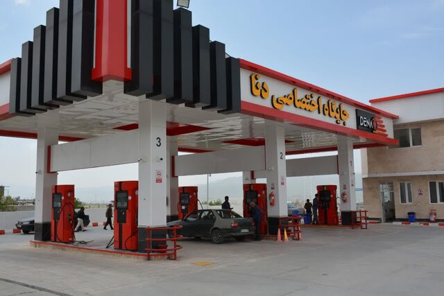 به گزارش خبرانرژی به نقل از ایسنا، جلیل سالاری امروز در نشستی خبری با بیان اینکه در این دولت ریل‌گذاری در صنعت نفت اتفاق افتاده است، اظهار کرد: از زمان شروع فعالیت در حوزه پالایش و پخش فرآورده‌های نفتی با چالش‌هایی مواجه بودیم که نیاز بود ریل‌گذاری پرقدرت صورت بگیرد.