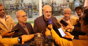 به گزارش خبرانرژی به نقل از خبرنگار ایرنا، عباس علی آبادی روز چهارشنبه در جریان بازدید از خودرو سازی های منطقه ویژه اقتصادی ارگ جدید بم در جمع خبرنگاران افزود: کرمان در صنعت برقی سازی خودرو کشور پیشتاز شده که این موضوع قابل قدردانی است.