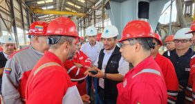 به گزارش خبرانرژی به‌ نقل از گروه پتروپارس، پدرو رافائل تله‌چیا، وزیر نفت ونزوئلا، در این بازدید در جریان روند پیشرفت کارهای بازسازی مخازن TA1-T-01 و TA1-T-02 در بخش غربی پایانه ذخیره و حمل نفت خام این بندر قرار گرفت.