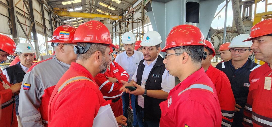 به گزارش خبرانرژی به‌ نقل از گروه پتروپارس، پدرو رافائل تله‌چیا، وزیر نفت ونزوئلا، در این بازدید در جریان روند پیشرفت کارهای بازسازی مخازن TA1-T-01 و TA1-T-02 در بخش غربی پایانه ذخیره و حمل نفت خام این بندر قرار گرفت.