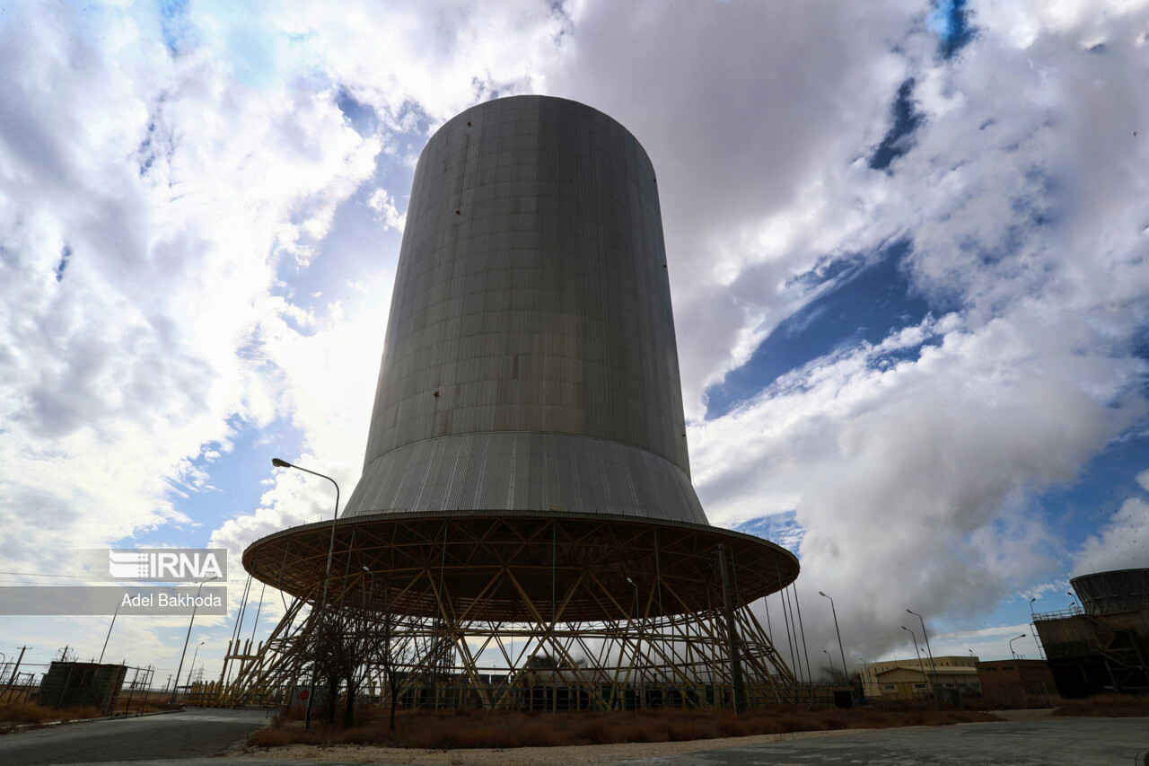 به گزارش خبرانرژی به نقل از وزارت نیرو، مهران گلابکش در جریان بازدید از روند ساخت واحدهای جدید نیروگاه ری افزود: در راستای بهبود تراز تولید و مصرف برق استان تهران، تأمین برق مطمئن و پایدار و کمک به پایداری شبکه برق جنوب تهران، پروژه احداث دو واحد مقیاس متوسط و نیروگاه سیکل ترکیبی کلاس F ری در دستور کار قرار گرفته است.