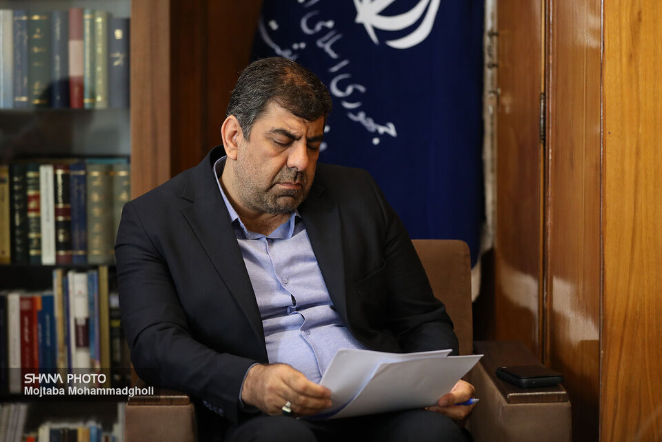 به گزارش خبرانرژی به نقل از شانا، مهدی علی‌مددی بیان کرد: با توجه به پیگیری کارکنان به‌ویژه کارکنان شاغل در مناطق گرمسیر و عملیاتی صنعت نفت درباره بعضی از موضوع‌های چالشی حوزه منابع انسانی و محدودیت‌های اعمالی از سوی مراجع قانون‌گذار که از سال‌های پیش در دستگاه‌های اجرایی به‌ویژه صنعت نفت وجود داشته و استمرار یافته، وزارت نفت به‌منظور رفع این موضوع‌ها اقدام‌هایی مؤثر را انجام داده است.