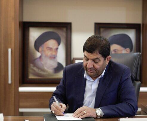 به گزارش خبرانرژی به نقل از شانا، در پیام تبریک محمد مخبر به مسعود پزشکیان، رئیس‌جمهوری منتخب آمده است: ملت بزرگ و فهیم ایران، حضور حماسی شما مردم آگاه و همیشه در صحنه کشورمان در چهاردهمین دوره انتخابات ریاست‌جمهوری، بار دیگر صحنه‌های زیبایی از مردم‌سالاری دینی را در مقابل دیدگان جهانیان به نمایش گذاشت و موجب خشنودی همه مشتاقان و دوستداران این مرز و بوم و یأس و ناامیدی دشمنان و بدخواهان نظام و کشور شد.