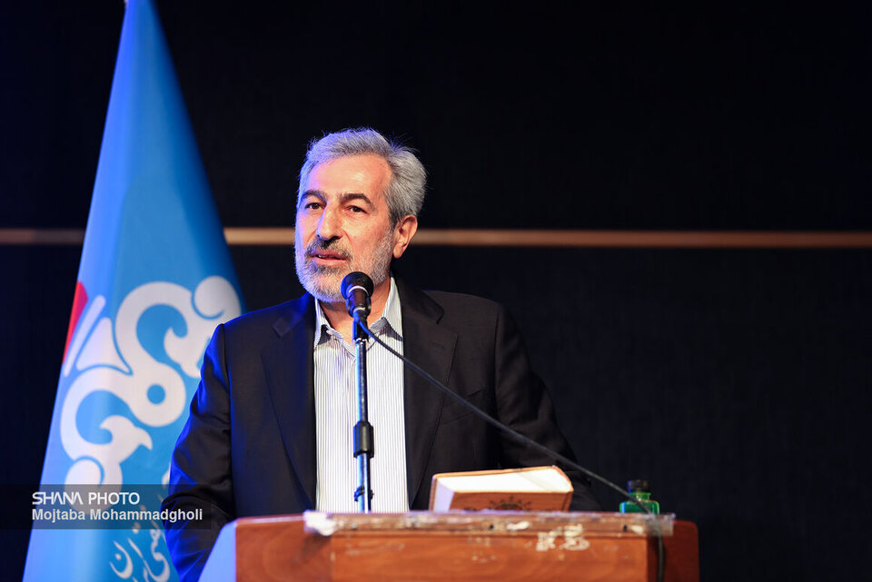 به گزارش خبرانرژی به نقل از خبرنگار شانا، رضا کاظم‌نژاد در همایش «انتقال فناوری و بومی‌سازی کاتالیست‌های صنایع پالایشی، پتروشیمی و گاز» که صبح امروز (سه‌شنبه، ۱۹ تیر) با حضور مرتضی شاهمیرزایی، مدیرعامل شرکت ملی صنایع پتروشیمی، و جمعی از نمایندگان شرکت‌های ایرانی فعال در صنعت کاتالیست، در شرکت ملی پالایش و پخش فرآورده‌های نفتی ایران برگزار شد، با گرامیداشت یاد شهیدان پرواز اردیبهشت گفت: همایش و توافق‌های امروز در زمینه بومی‌سازی و انتقال فناوری، حاصل تلاش‌ها و موفقیت‌های رئیس‌جمهوری در زمینه دیپلماسی انرژی بوده است.