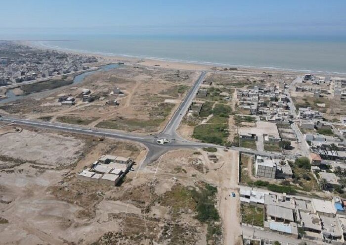 به گزارش خبرانرژی به‌نقل از شرکت بهره‌برداری نفت و گاز گچساران، غلامرضا کمالی گفت:‌ این شرکت ۶ تأسیسات آبرسانی مهم دارد که برای تأمین آب تأسیسات، واحدهای عملیاتی و منازل سازمانی احداث شده‌اند، اما با هدف عمل به مسئولیت‌های اجتماعی، حدود ۴۰درصد آب تولیدی این شرکت به‌صورت مستمر و روزانه به مناطق شهری و روستاهای مناطق پیرامونی اختصاص می‌یابد.