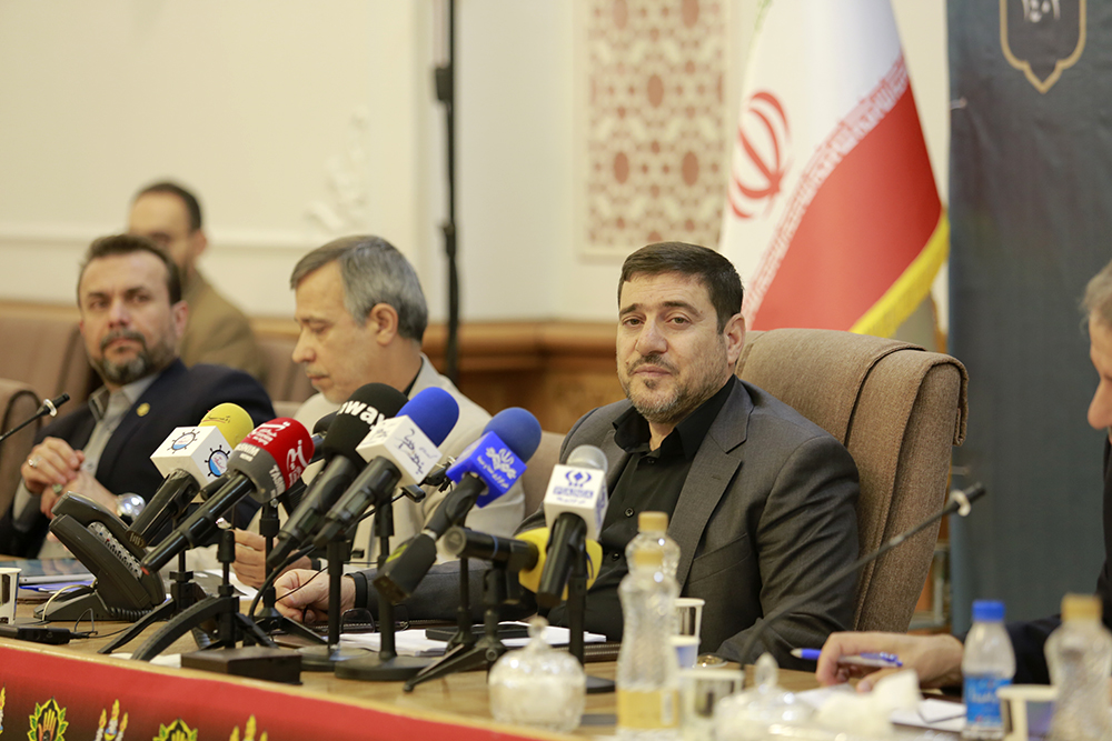 به گزارش خبرانرژی ، مدیرعامل سازمان بنادر و دریانوردی در ادامه برگزاری نشست‌های خبری معاونت‌های وزارت راه و شهرسازی، امروز چهارشنبه 20 تیرماه 1403 در جمع خبرنگاران به تشریح عملکرد سازمان متبوع خویش پرداخت.