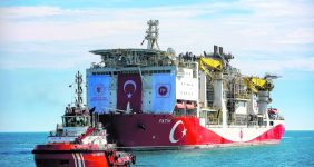 به گزارش خبرانرژی به نقل از رویترز، وزارت انرژی ترکیه اعلام کرد که این کشور در قالب بخشی از قرارداد همکاری هیدروکربنی با سومالی اواخر سال جاری میلادی یک کشتی اکتشافی را برای اکتشاف نفت و گاز به سواحل این کشور آفریقایی اعزام می‌کند.