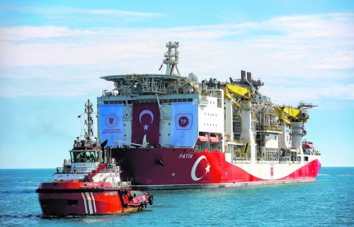 به گزارش خبرانرژی به نقل از رویترز، وزارت انرژی ترکیه اعلام کرد که این کشور در قالب بخشی از قرارداد همکاری هیدروکربنی با سومالی اواخر سال جاری میلادی یک کشتی اکتشافی را برای اکتشاف نفت و گاز به سواحل این کشور آفریقایی اعزام می‌کند.