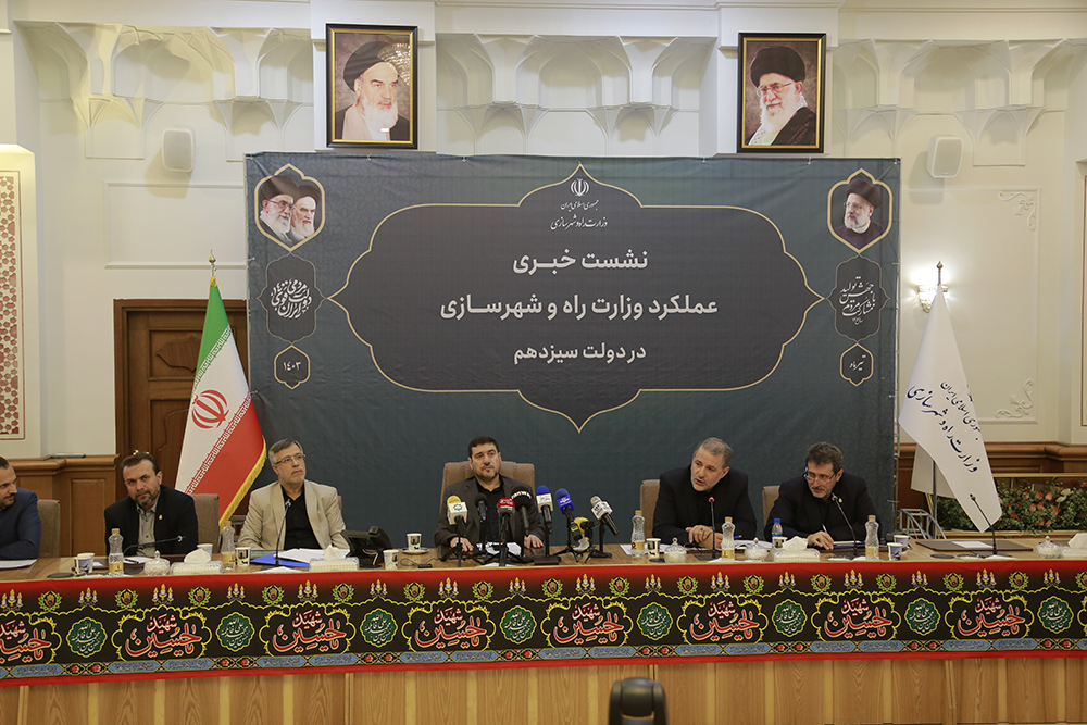 به گزارش خبرانرژی به نقل از بندر و دریا، مدیرعامل سازمان بنادر و دریانوردی در ادامه برگزاری نشست‌های خبری معاونت‌های وزارت راه و شهرسازی، امروز چهارشنبه 20 تیرماه 1403 در جمع خبرنگاران به تشریح عملکرد سازمان متبوع خویش پرداخت.