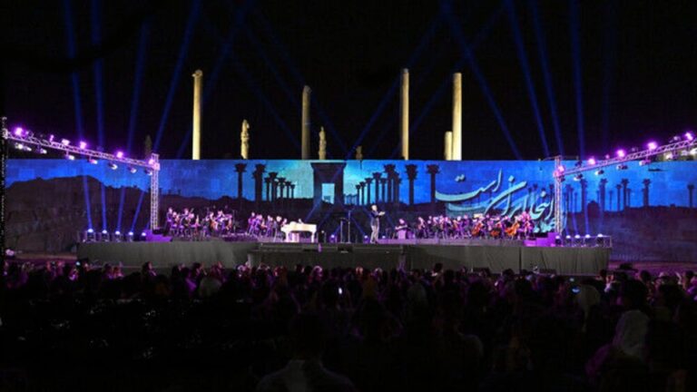 به گزارش خبرانرژی  به نقل از موسیقی نو: این گفتگو پیرامون موضوع برگزاری کنسرت اخیر آقای علیرضا قربانی و آثار و تبعات احتمالی این رویداد است و به بررسی مسایل مرتبط اجتماعی، فرهنگی، اقتصادی، سیاسی و محیطی آن می پردازد که از دید بنده و جناب دکترداریوش به بحث گذاشته و مورد نقد و بررسی قرار خواهد گرفت.