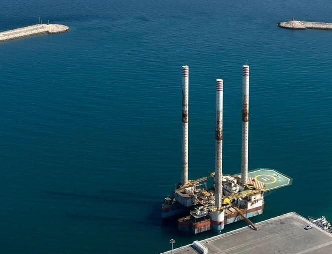 به گزارش خبرانرژی به‌نقل از شرکت نفت فلات قاره ایران، علیرضا مهدی‌زاده روز سه‌شنبه (دوم مرداد) در بازدید از روند تعمیرات اساسی دکل حفاری الوند در منطقه عملیاتی کیش بیان کرد: با توجه به محدودیت‌های موجود بازار دکل دریایی در کشور، بازگشت این دکل، نقش مهمی در انجام عملیات و کاهش هزینه‌های تعمیرات چاه‌های منطقه سیری خواهد داشت.