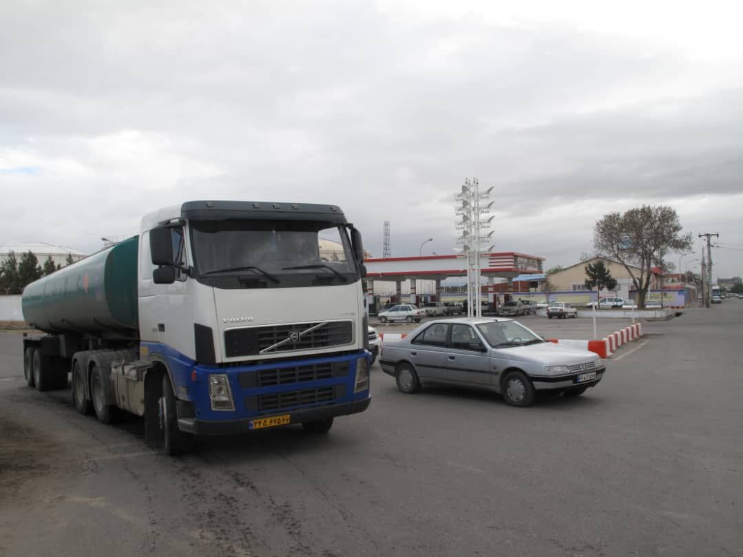 به گزارش خبرانرژی به‌نقل از شرکت ملی پخش فرآورده‌های نفتی منطقه چابهار، سید کیومرث کمالیار دراین‌باره افزود: براساس نتایج پایش و راستی‌آزمایی مصرف‌کنندگان نفت‌ سفید در منطقه از سوی گروه‌های نظارتی، ۲۷ هزار خانوار دارای علمک گاز در شهرستان‌های ایرانشهر و بمپور شناسایی شدند که پس از هماهنگی با فرمانداران این شهرستان‌ها و بدون بروز کوچک‌ترین تنش اجتماعی برای قطع سهمیه آن‌ها اقدام شد.