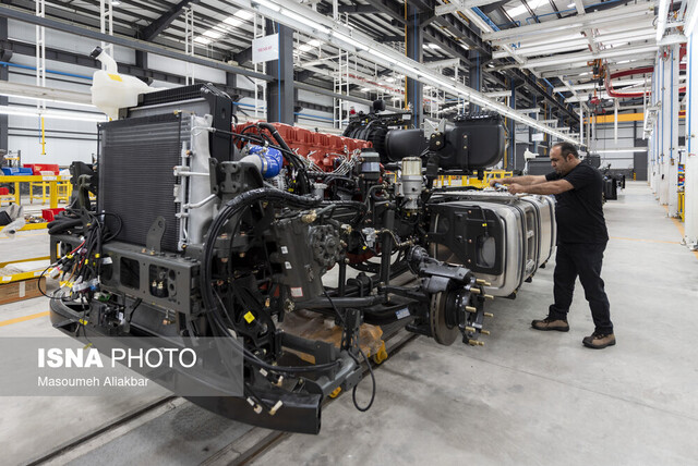 به گزارش خبرانرژی به نقل از ایسنا، تغییر ریل تولید از صنایل انرژی‌بر و منبع‌پایه به صنایع دانش‌بنیان و تولیدات فناورانه، از مهم‌ترین دستاوردهای دولت شهید رییسی در وزارت صنعت، معدن و تجارت به‌شمار می‌رود.