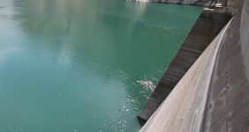 به گزارش خبرانرژی به نقل از خبرنگار اقتصادی ایرنا، تأمین آب برای روزهای گرم سال تهران هم از طریق منابع زیر زمینی و هم منابع سطحی صورت می‌گیرد تا نیازهای آبی آن پاسخ داده شود.