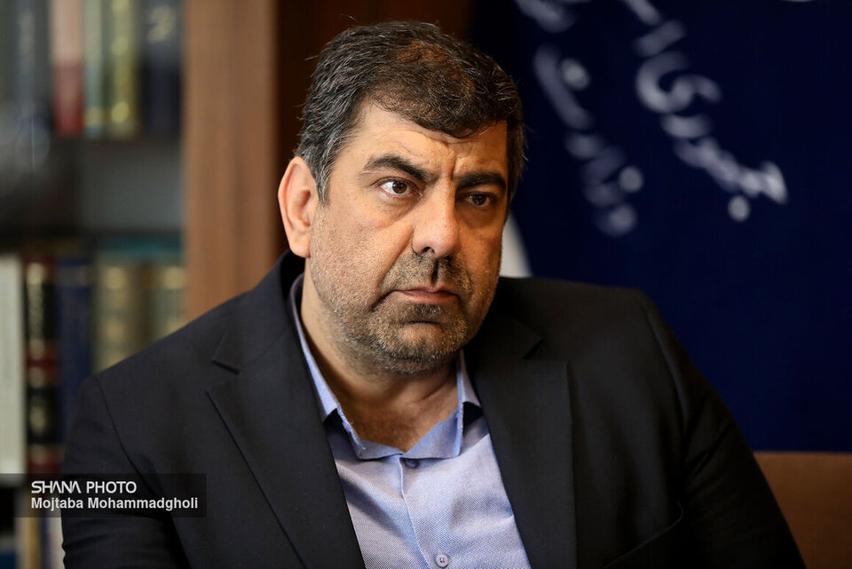 به گزارش خبرانرژی، مهدی علی‌مددی در گفت‌وگو با خبرنگار شانا با بیان اینکه شرایط نیروی انسانی در ابتدای دولت سیزدهم خوب نبود و در همه بخش‌ها به آن کم‌توجهی شده بود، تصریح کرد: کار خود را با توجه به رویکرد دولت سیزدهم که توجه به آحاد کارکنان دولت است، آغاز کردیم و خواسته‌ها و مطالبات کارکنان را در مسیر کار کارشناسی و حوزه‌های مقرراتی قرار دادیم تا حل شود، زیرا رویکرد ما به‌جای حذف مسئله، حل آن بود.