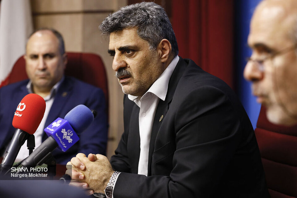 به گزارش خبرانرژی به‌نقل از صداوسیما، جعفر سالاری‌نسب با اشاره به آمادگی جایگاه‌های عرضه سوخت برای خدمت‌رسانی به زائران اربعین حسینی توضیح داد: مرداد امسال به‌طور میانگین روزانه ۱۲۶ میلیون و ۳۰۰ هزار لیتر بنزین در کشور مصرف شده است.