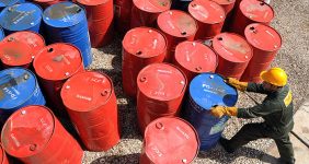 به گزارش خبرانرژی به‌نقل از شرکت نفت و گاز اروندان، عبدالله عذاری‌اهوازی روز شنبه (۲۷ مرداد) در نشست تولید این شرکت ضمن قدردانی از اقدام‌های انجام‌شده در برداشت از چاه‌های ۹ و ۳۴ دارخوین گفت: با تعمیرات و اقدام‌های انجام‌شده در این دو چاه حدود ۱۰ هزار بشکه به تولید شرکت افزوده شد و ادامه چنین روندی شرکت را بیش‌ از پیش به تحقق برنامه‌های تولیدی خود نزدیک می‌کند.