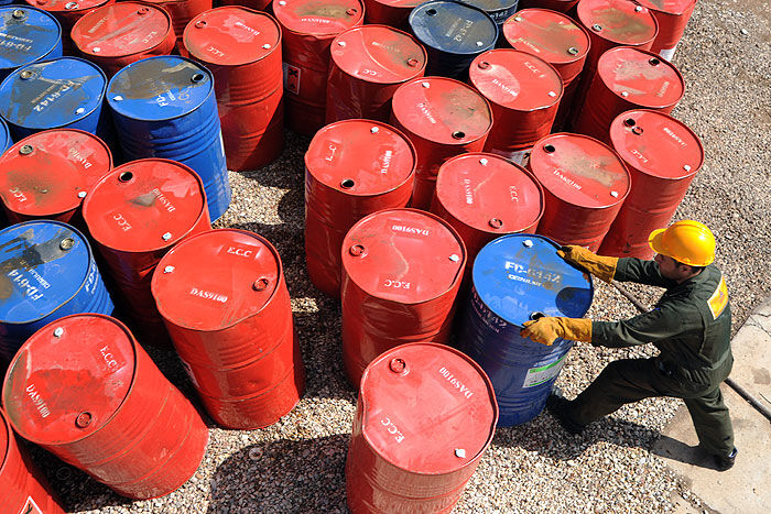 به گزارش خبرانرژی به‌نقل از شرکت نفت و گاز اروندان، عبدالله عذاری‌اهوازی روز شنبه (۲۷ مرداد) در نشست تولید این شرکت ضمن قدردانی از اقدام‌های انجام‌شده در برداشت از چاه‌های ۹ و ۳۴ دارخوین گفت: با تعمیرات و اقدام‌های انجام‌شده در این دو چاه حدود ۱۰ هزار بشکه به تولید شرکت افزوده شد و ادامه چنین روندی شرکت را بیش‌ از پیش به تحقق برنامه‌های تولیدی خود نزدیک می‌کند.