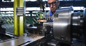 به گزارش خبرانرژی به‌نقل از شرکت صنایع پتروشیمی خلیج‌فارس، فوزیه مروت با بیان اینکه هلدینگ خلیج‌فارس در دو سال اخیر ۴۱۰ قرارداد و تفاهم‌نامه به ارزش ۱۸ هزار میلیارد تومان با ۳۳۲ شرکت دانش‌بنیان و فناور داشته است، بیان کرد: بیشترین ارزش قراردادی انجام‌شده در حوزه مکانیکال بوده است.