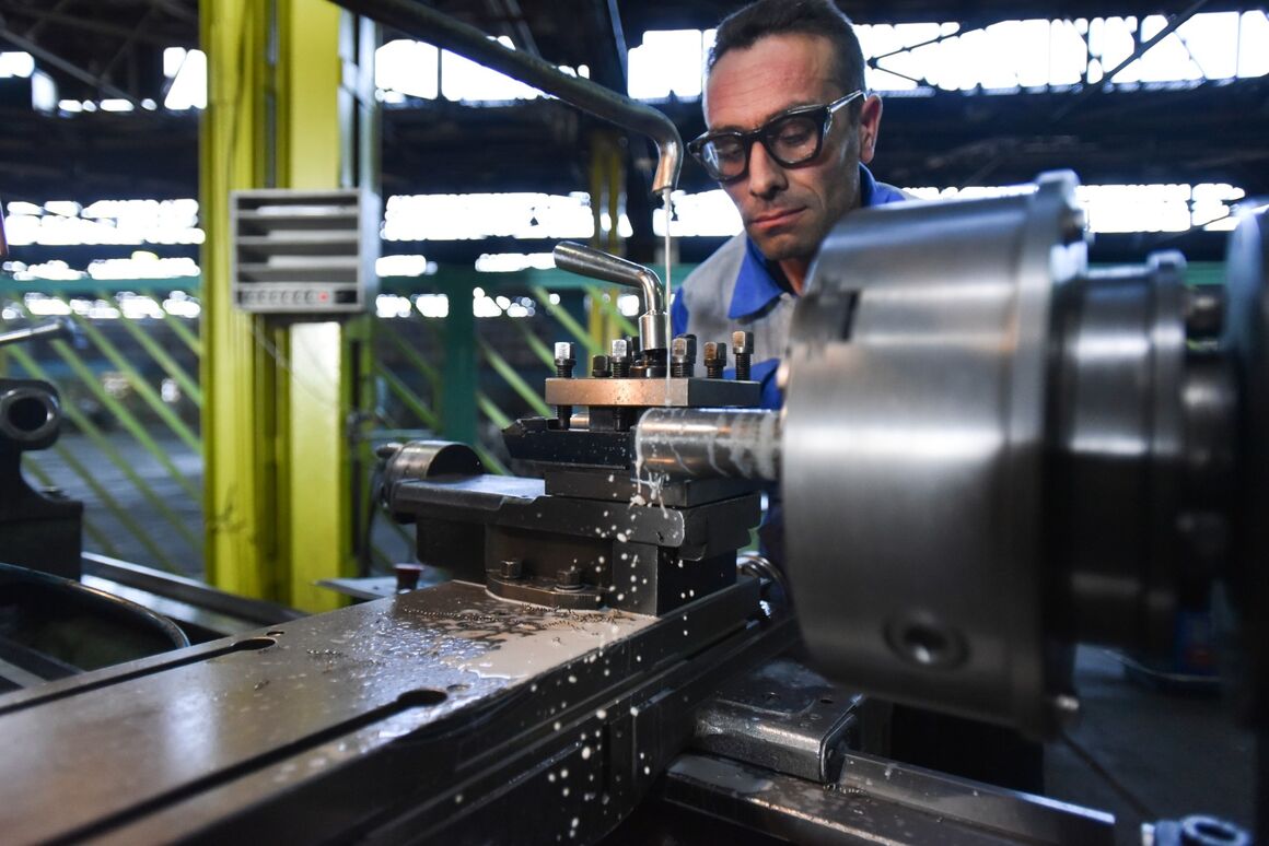 به گزارش خبرانرژی به‌نقل از شرکت صنایع پتروشیمی خلیج‌فارس، فوزیه مروت با بیان اینکه هلدینگ خلیج‌فارس در دو سال اخیر ۴۱۰ قرارداد و تفاهم‌نامه به ارزش ۱۸ هزار میلیارد تومان با ۳۳۲ شرکت دانش‌بنیان و فناور داشته است، بیان کرد: بیشترین ارزش قراردادی انجام‌شده در حوزه مکانیکال بوده است.