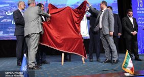 به گزارش خبرانرژی به نقل از شانا، آیین رونمایی از تمبر یادبود خودکفایی کاتالیست‌های صنعت پتروشیمی در نخستین روز برگزاری پانزدهمین همایش بین‌المللی صنعت پتروشیمی ایران (یکشنبه، ۱۴ مرداد) به‌مناسبت موفقیت صنعت پتروشیمی در بومی‌سازی ۹۹ کاتالیست، جاذب و آغازگر مورد استفاده در صنعت پتروشیمی، با حضور مرتضی شاهمیرزایی، مدیرعامل شرکت ملی صنایع پتروشیمی، سفرا و مهمانان خارجی، تعدادی از نمایندگان مجلس شورای اسلامی و مدیران ارشد صنعت پتروشیمی کشور برگزار شد.