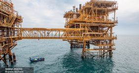 به گزارش خبرانرژی به‌نقل از شرکت نفت فلات قاره ایران، علیرضا مهدی‌زاده روز چهارشنبه (۱۰ مرداد) در بازدید از روند ساخت سکوهای A20 و A21 میدان ابوذر در یارد خرمشهر با اشاره به پیشرفت ۸۵درصدی روند ساخت این سکوها، گفت: ٩٩درصد کالاهای مورد نیاز مربوط به این پروژه تأمین شده و بخشی از این کالاها در انتظار ترخیص از گمرک است و فعالیت‌های اجرایی این پروژه با سرعت مناسبی ادامه دارد.