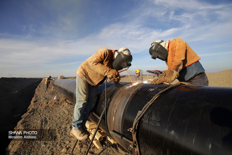 به گزارش خبرانرژی به نقل از شانا، آیین بهره‌برداری رسمی از خط لوله گاز «دوراهی دشتک - نهبندان» روز (پنج‌شنبه، ۲۵ مرداد) با حضور مجید چگنی، مدیرعامل شرکت ملی گاز ایران، رضا نوشادی، مدیرعامل شرکت مهندسی و توسعه گاز ایران و جمعی از مسئولان استانی در شهرستان نهبندان برگزار شد.