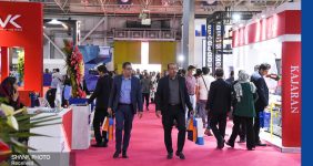 به گزارش خبرانرژی به‌نقل از شرکت ملی صنایع پتروشیمی، فرید دوستی با بیان اینکه هجدهمین نمایشگاه بین‌المللی ایران‌پلاست از ۱۸ تا ۲۱ شهریور امسال با حضور همه فعالان، صاحبان و ذی‌نفعان صنعت پلاستیک و پلیمر و صنایع مرتبط برگزار می‌شود، گفت: هدف از ایجاد مرکز نوآوری و خلاقیت در ایران‌پلاست، افزایش کمیت و کیفیت تنوع محصولات تولیدی، ارائه خدمات همراه با کاهش هزینه‌ها و سرانجام ایجاد ارزش‌ افزوده بیشتر برای مشتریان و رونق کسب‌وکار مشارکت‌کنندگان هجدهمین دوره این نمایشگاه است.