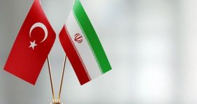 به گزارش خبرانرژی به نقل از شانا، محمدحسن حبیب‌الله‌زاده بعدازظهر روز (یکشنبه، ۱۴ مرداد) در نشست تخصصی «همکاری و روابط بین‌المللی پتروشیمی» که به ریاست علی چگنی، مدیرکل امور اقتصادی وزارت امورخارجه و حسین علیمراد، رئیس کل امور بین‌الملل شرکت ملی صنایع پتروشیمی در نخستین روز پانزدهمین همایش بین‌المللی صنعت پتروشیمی ایران برگزار شد، بیان کرد: حجم تجارت خارجی ایران و ترکیه پارسال ۱۲ میلیارد دلار بود و یک‌چهارم حجم تجاری ایران با ترکیه انجام می‌شود.