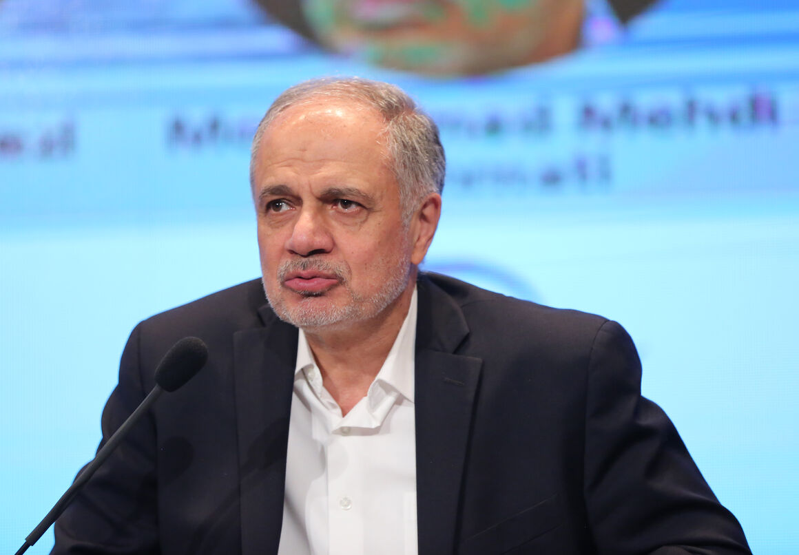 به گزارش خبرانرژی: علی کاردر در گفت‌وگو با شانا، با اشاره به اینکه وزیر پیشنهادی نفت دولت چهاردهم فردی توانمند، باانرژی و آشنا به صنعت نفت به‌خصوص بخش بالادستی بیان کرد: وی در کارهای اجرایی خود با دقت زیادی حضور داشته است، به‌طوری که تا وقتی از موفقیت کاری اطمینان حاصل نکند، کاری را آغاز نمی‌کند. به عبارت دیگر، باید موفقیت کار عملیاتی برای وی محرز شود تا آن کار را اجرا کند.